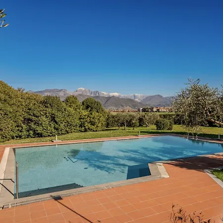 Hotiday Collection - 호텔 4*